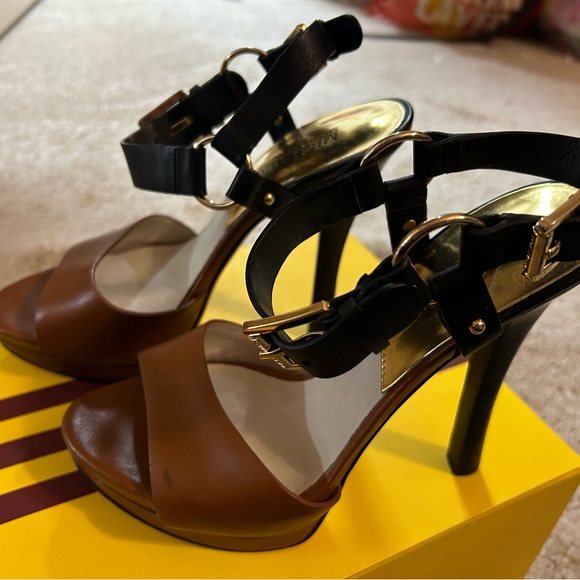 Michael kors sandals - Picture 2 of 3